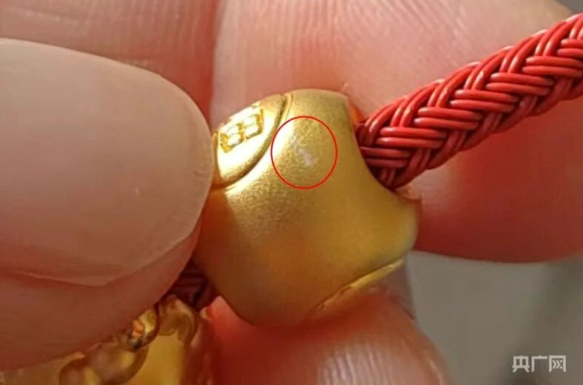 足金挂坠检出铁?监管部门已介入 周生生最新回应(4) 足金挂坠检出铁?监管部门已介入 周生生最新回应(4)