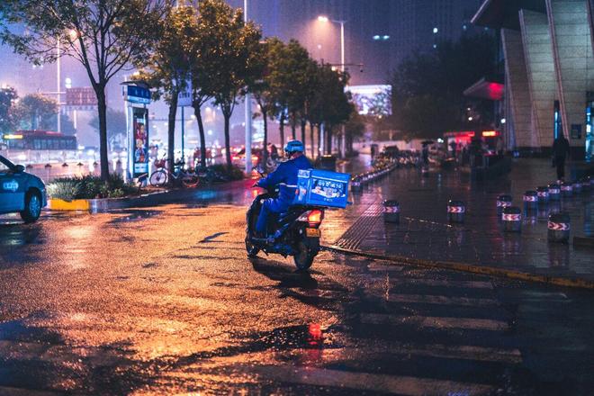 中国“跑得最快”的这群人